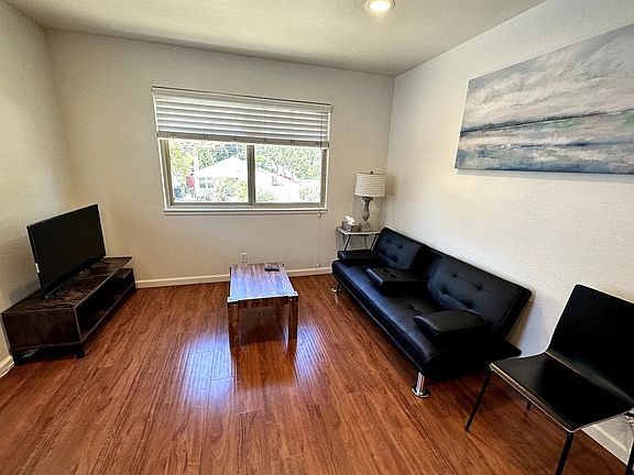 2nd image of 2541 28th St #3