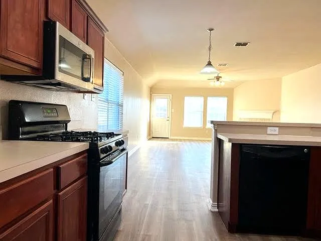 8405 Shasta Dr — Photo 6