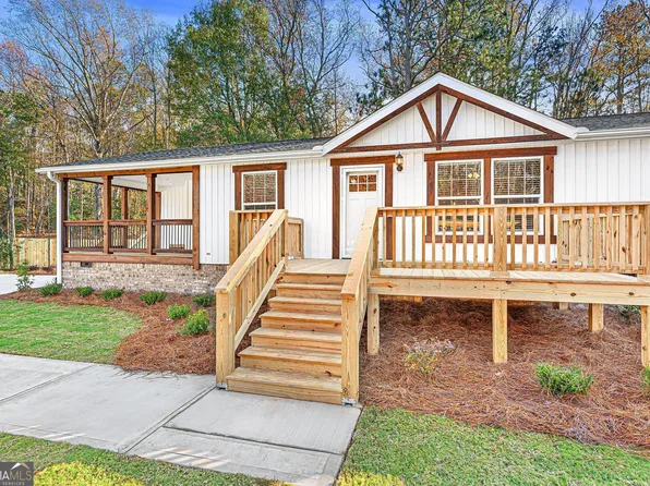 383 Country Ln, Hartwell, GA 30643