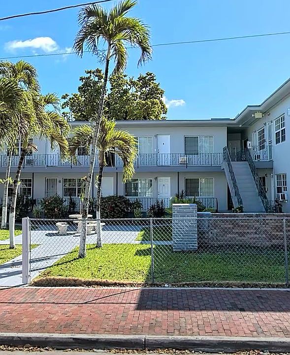1st image of 555 SW 16th Ave #13