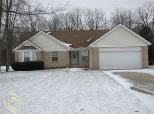 1094 Ruby Ave, Rochester Hills, MI 48309