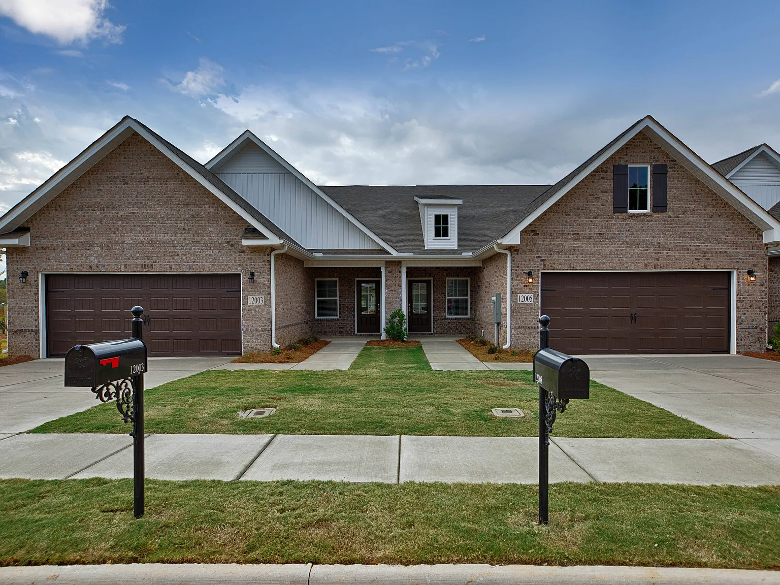 Twin Oaks Townhomes — Photo 2