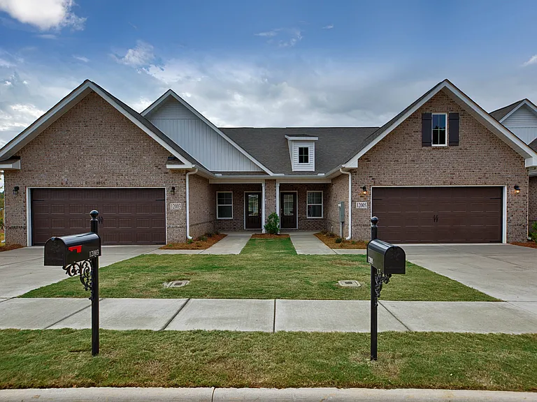 Twin Oaks Townhomes — Photo 2