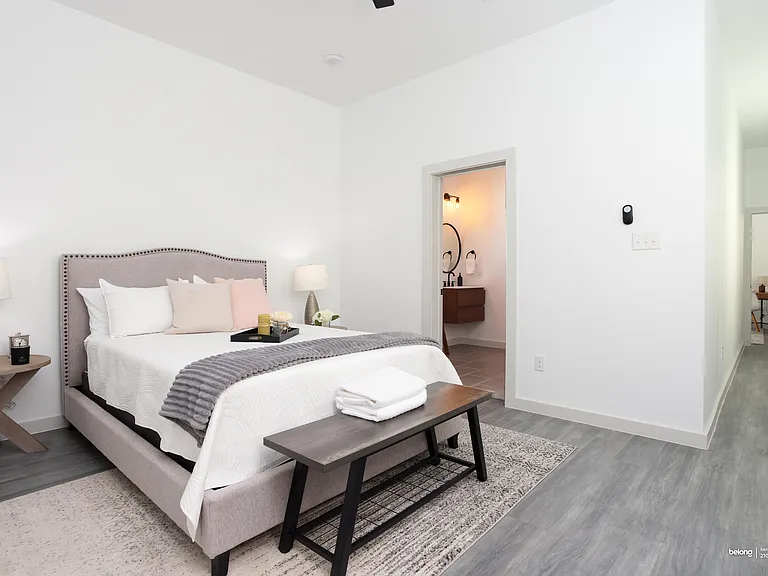 1727 E Crockett St — Photo 34