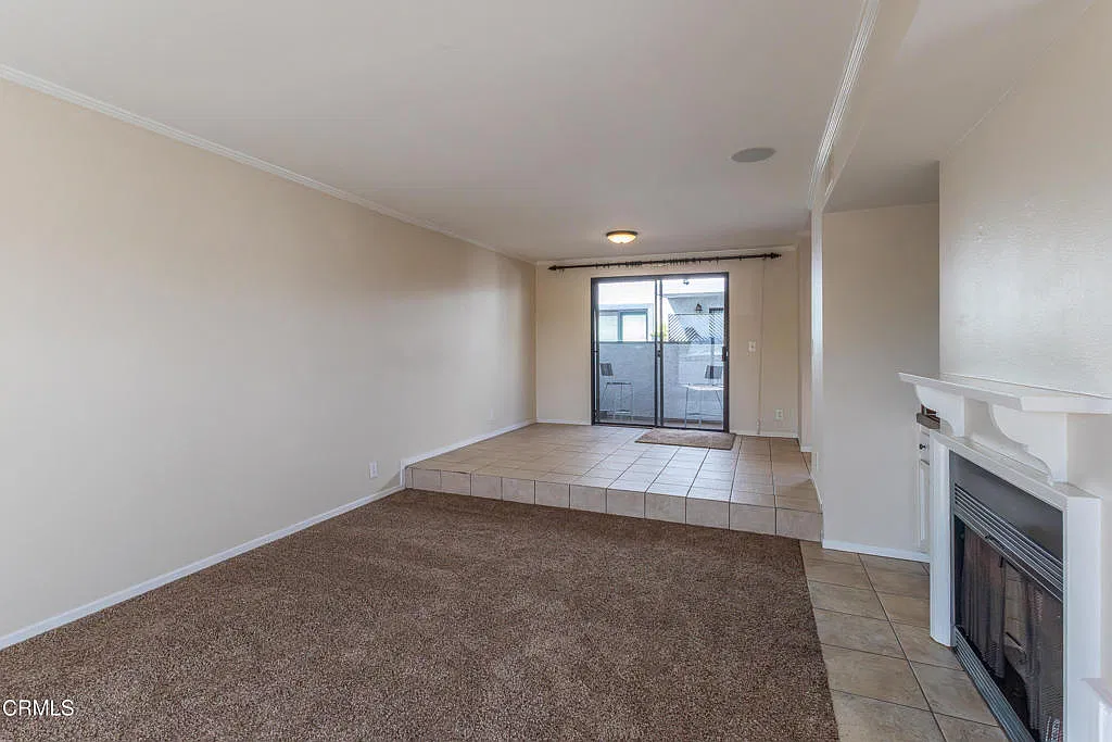 2 bed, 2.5 bath, 1189 sqft, $3,300 — Photo 4