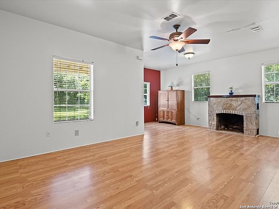 4th image of 850 NE Ewelling Lane