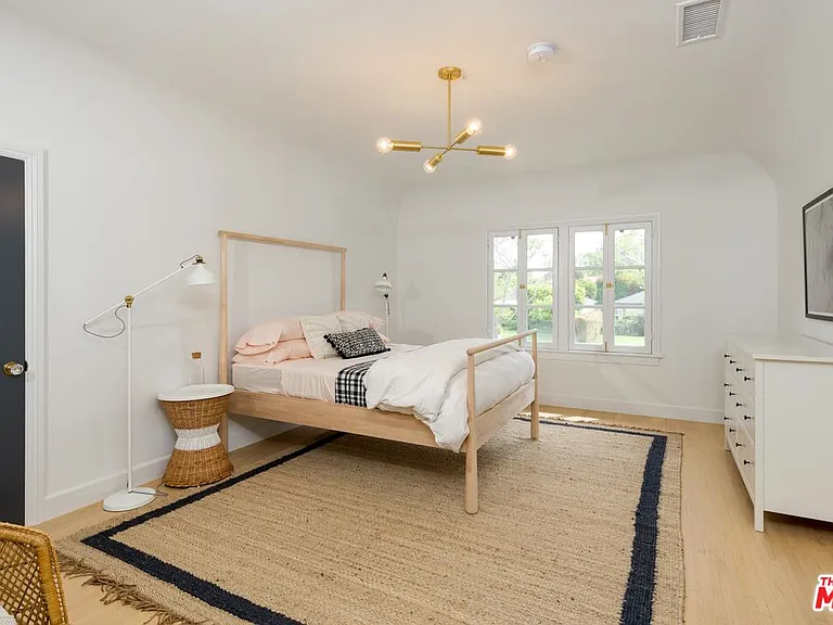 455 N Highland Ave — Photo 18