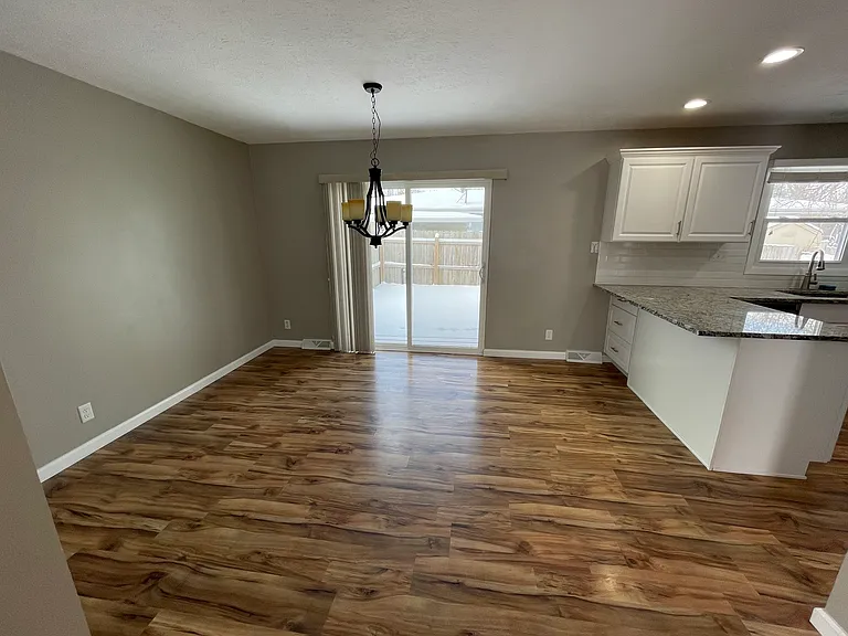 221 Bucyrus Ave — Photo 4