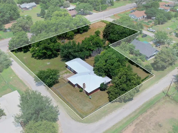 164 N Grand St, Montague, TX 76251