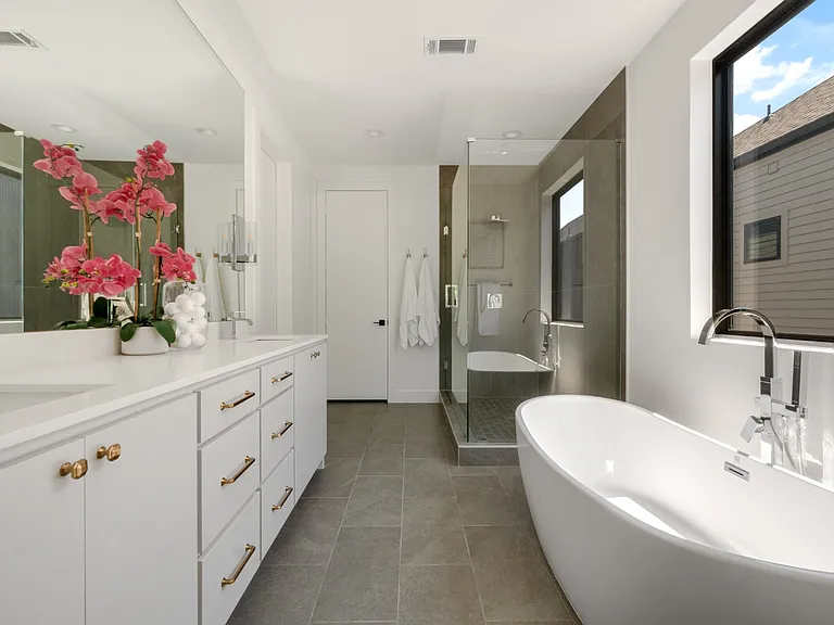2324 Kirby St — Photo 12