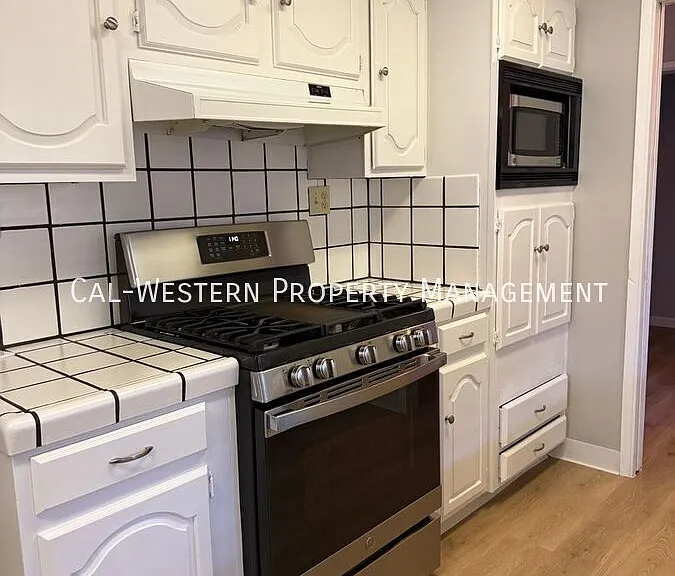 13270 Franklin Ave — Photo 2