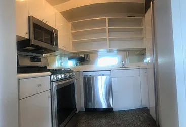 Rented by La Seven Inc.