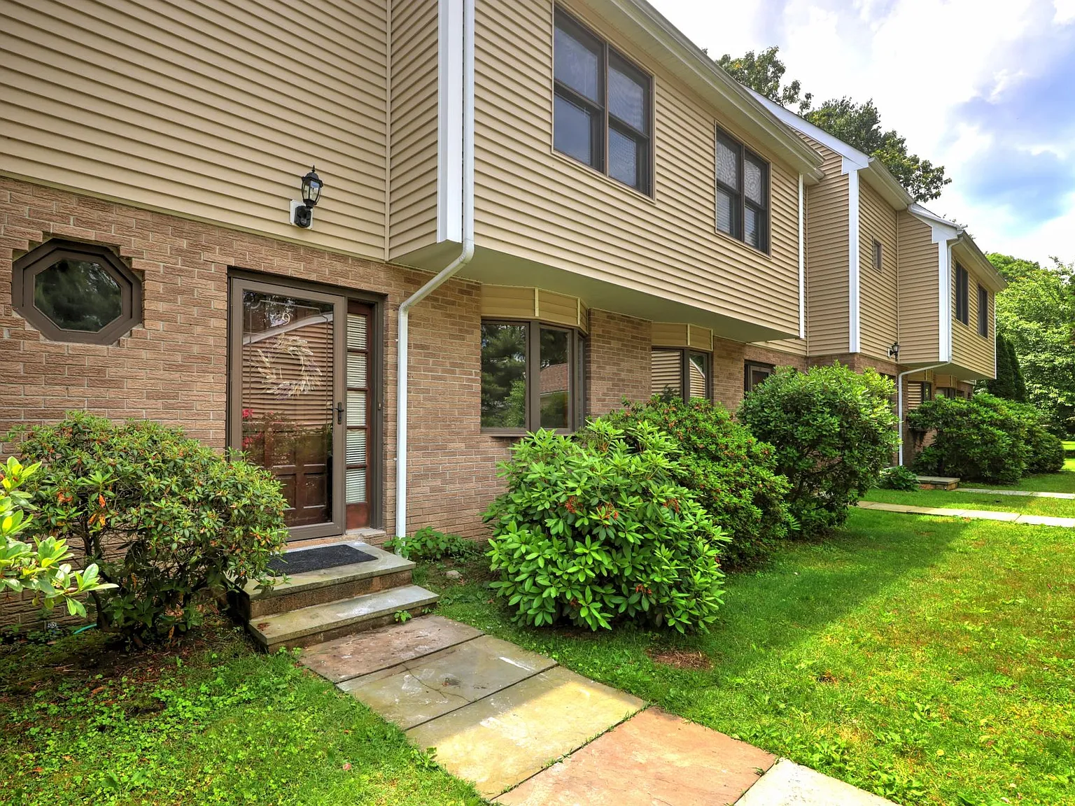 2 bed, 2.5 bath, 1620 sqft, $2,700 — Photo 3
