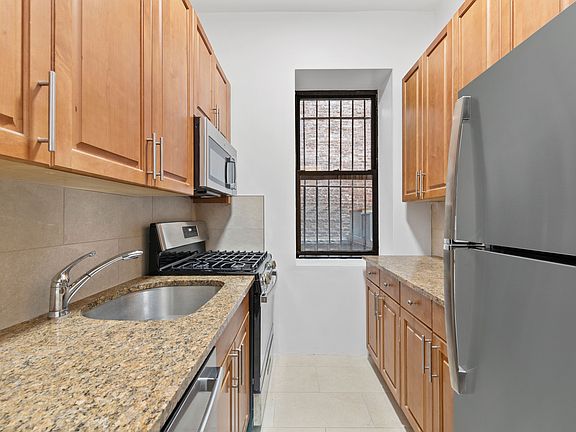3rd image of 66 W 77th St APT 27