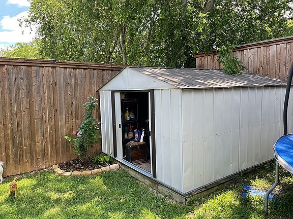 4th image of 9113 Windsor Dr