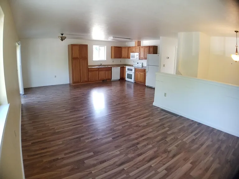 619 N Sargent Rd — Photo 2
