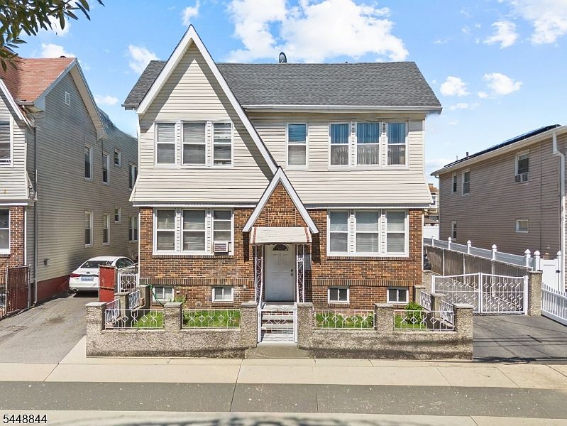 1st image of 284-286 N 12Th St