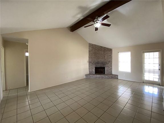3rd image of 2405 Oak Grove Dr