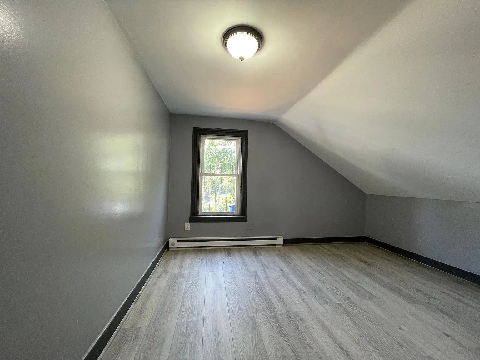 2 bed, 400 sqft, $1,600 — Photo 4