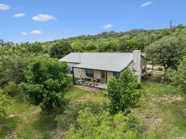 718 county road 466, Castroville, TX 78009