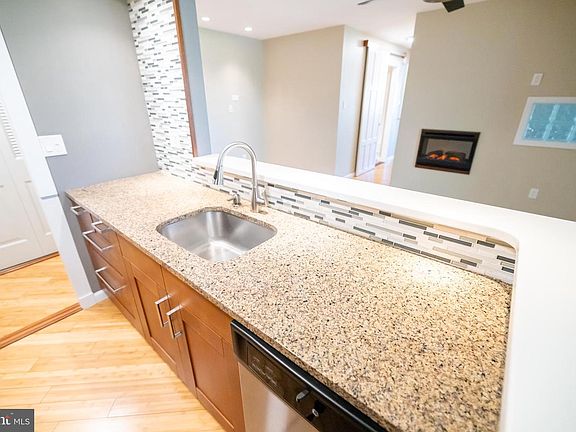 3rd image of 3321 Valley Dr #3321