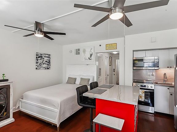 5th image of 1205 Saint Charles Ave APT 910