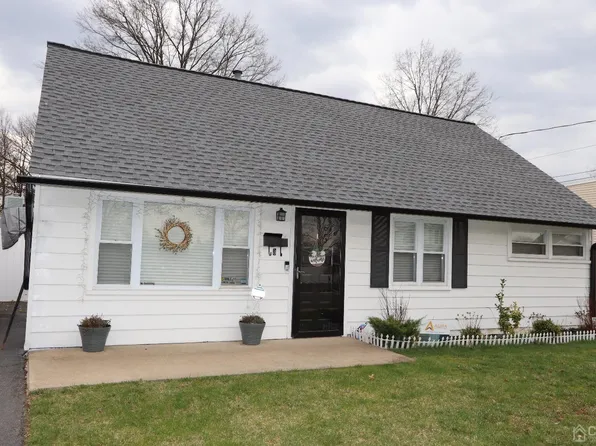 8 Ashley Rd, Edison, NJ 08817