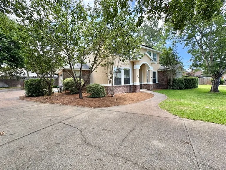 603 Buckeye Ct — Photo 3