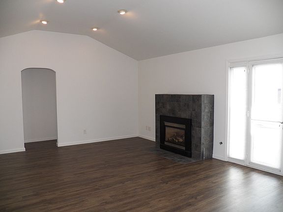 3rd image of 990 Thornton Way