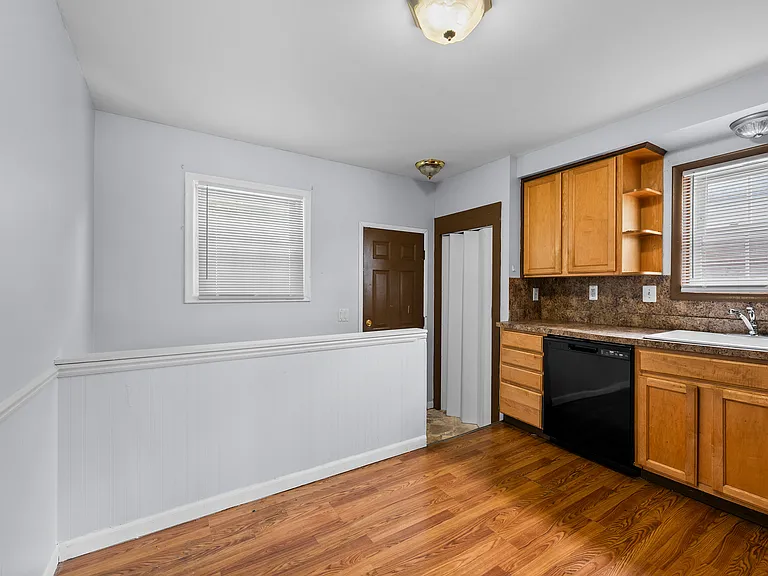 140 Hubbard St — Photo 26