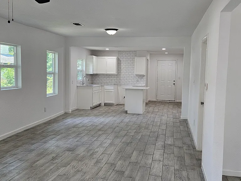 8125 Easton St — Photo 13