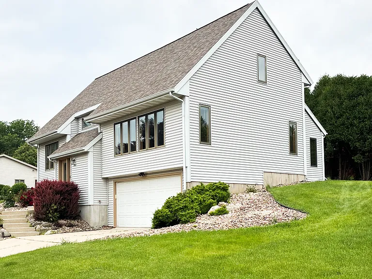 7102 Friendship Ln — Photo 2