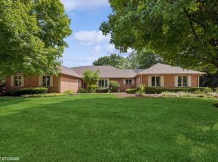 10 N Highview Cir, Hawthorn Woods, IL 60047