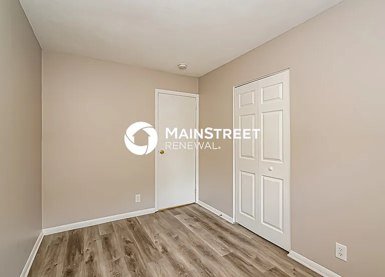 2135 E 75th St — Photo 14