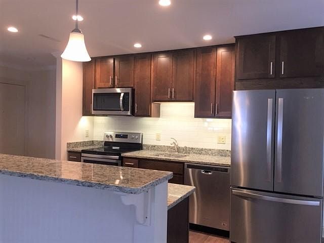 1st image of 32 Oakbrook Cmns