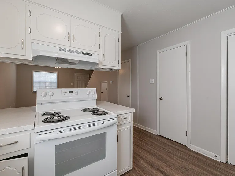 1325 Robins St #6 — Photo 5