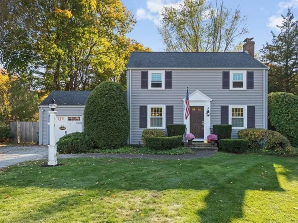 566 Pond St, Westwood, MA 02090