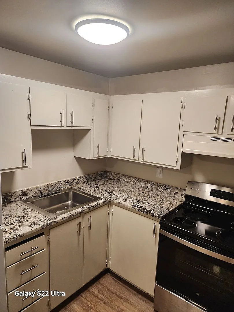 Cherry St 2620 E — Photo 3