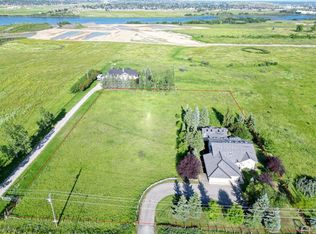 19008 Sheriff King St SW, Calgary, AB T2X 0B9