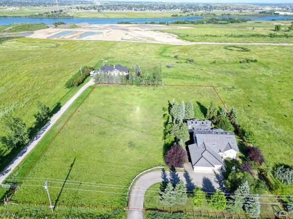 19008 Sheriff King St SW, Calgary, AB T2X 0B9