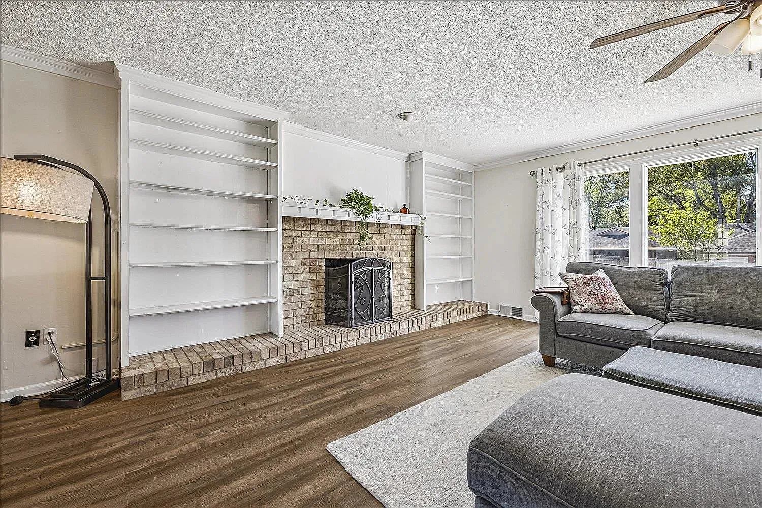 4 bed, 2.5 bath, 2687 sqft, $6,000 — Photo 2