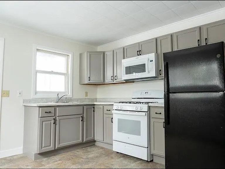 3555 Humboldt Ave N — Photo 11