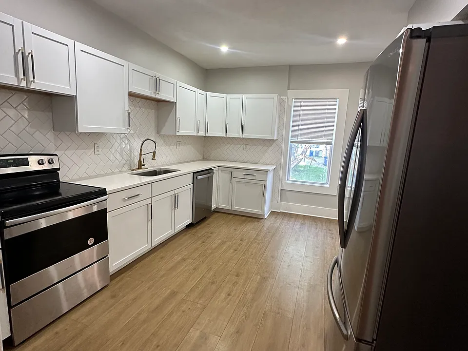 8002 Lake Ave #3