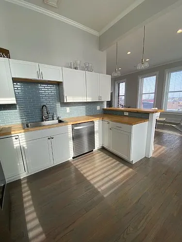 101 W B St Photo 1