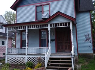 227 Standish St UPPR 2, Elgin, IL 60123