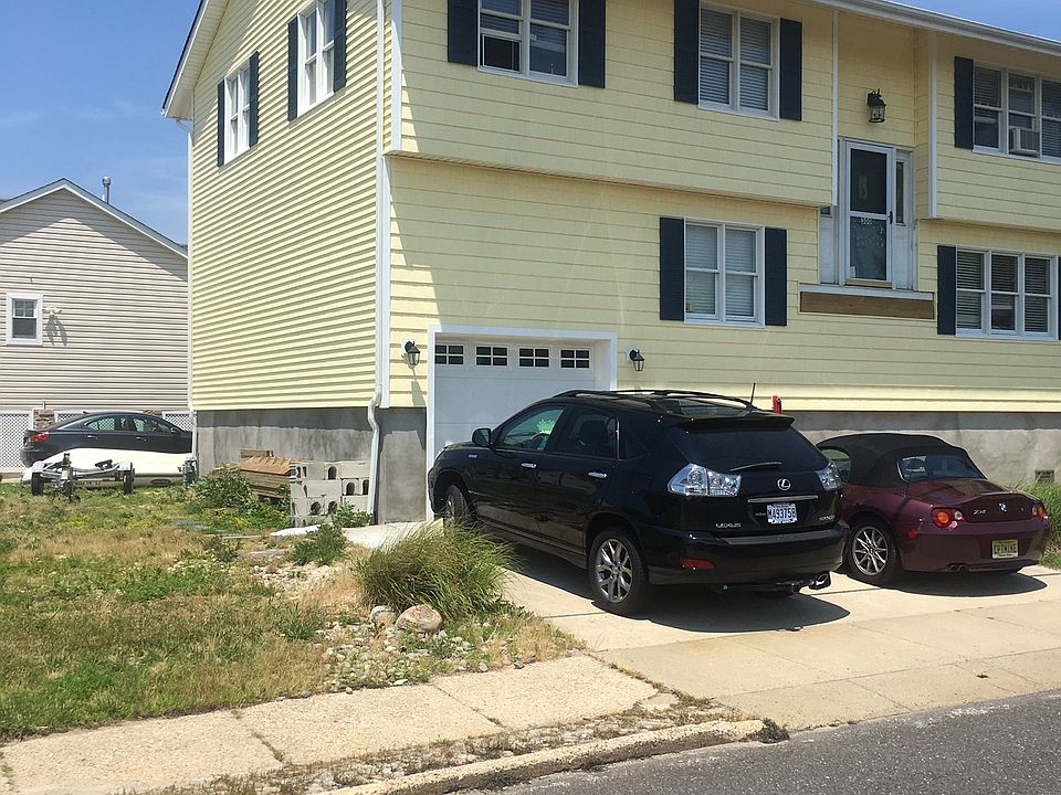 2nd image of 300 Catalina Ave