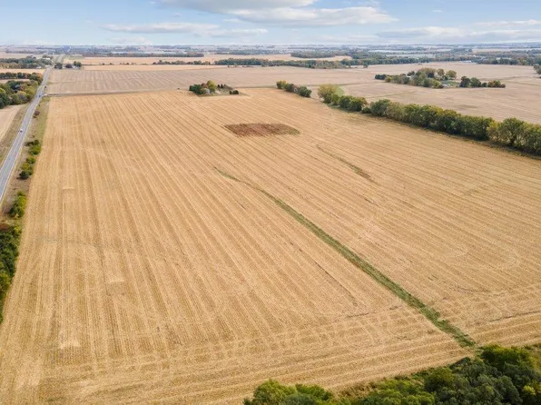 E Donald St, Waterloo, IA 50703