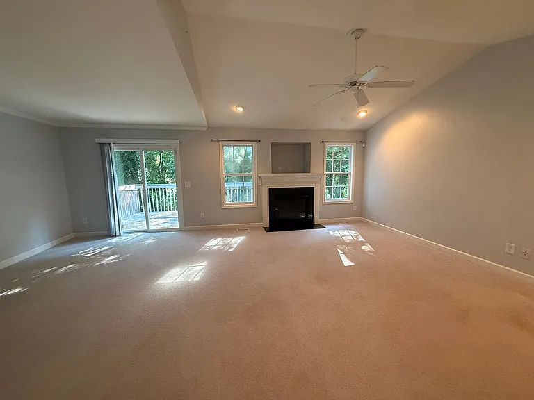 605 Westpark Ct — Photo 4