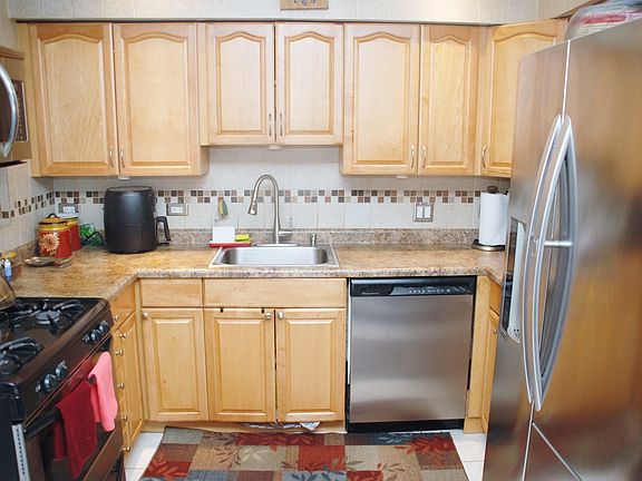 3rd image of 8308 Christiana Ave #1W