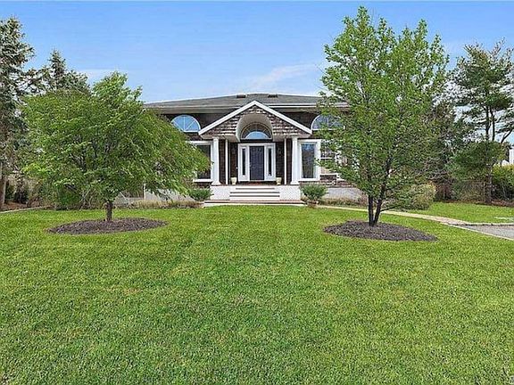 2nd image of 10 N Bishops Ln